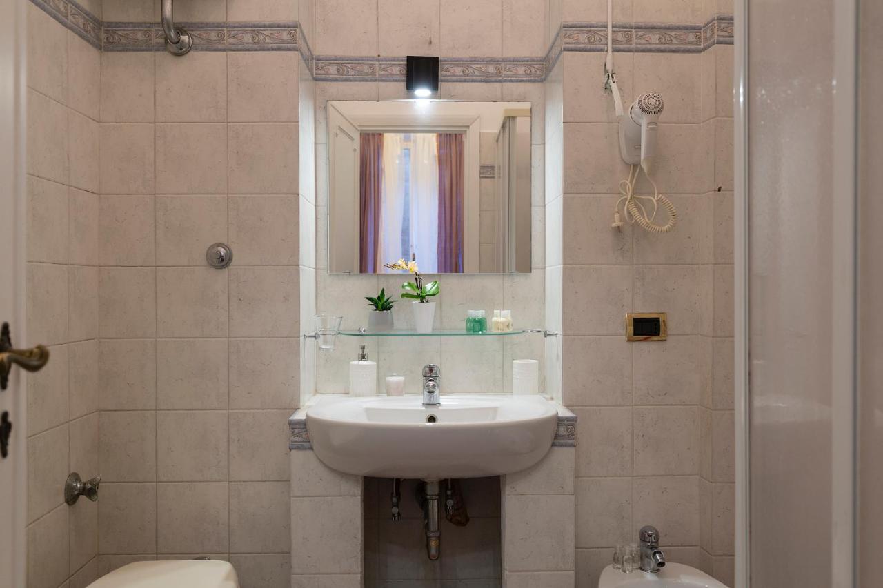 Monti Jungle Apartment - Urbana Rome Bagian luar foto